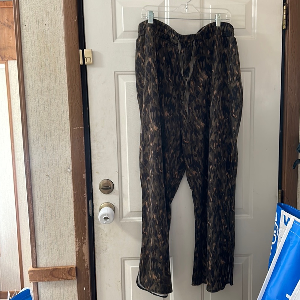 ROYALTY FOR ME CAMO SWEATPANTS: GREEN: NEW WITH TAGS: SIZE 3X